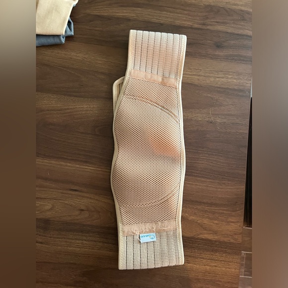 Maternity belly band and compression socks - Picture 3 of 3